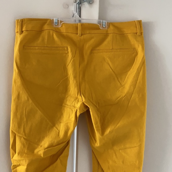 Old navy Pixie pants - Picture 3 of 8